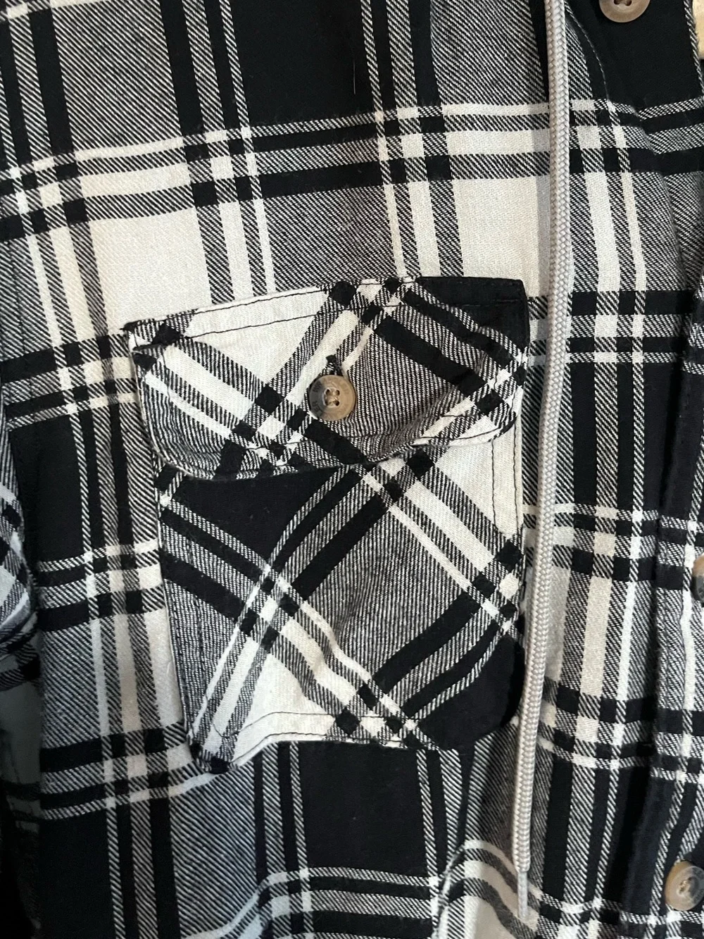 Wrangler Men's Black & White Plaid Hooded Flannel Shacket, M